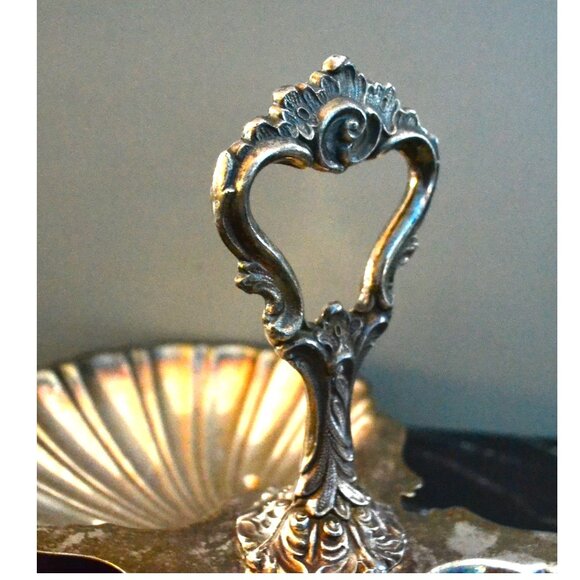 Vintage MCM Sheridan Silver Company Clam Shell Server Ornate Handle Dining - Picture 6 of 7